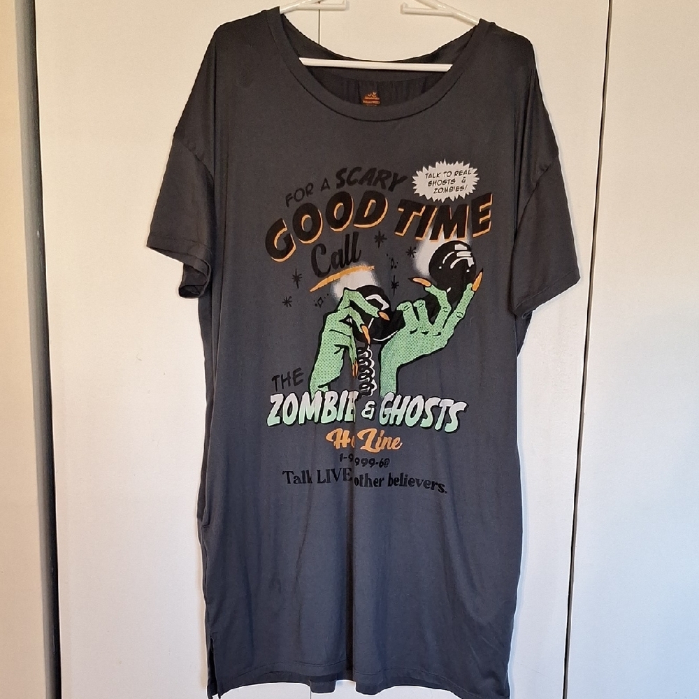 Gray Graphic T-Shirt with Halloween Print